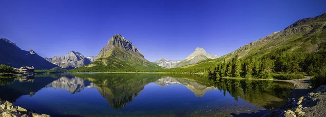 Zelfklevend Fotobehang Swiftcurrent Lake © dendron
