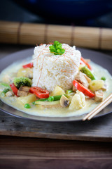 Reis mit Tofu-Ananas-Curry