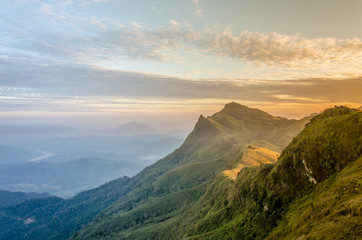 Fototapeta premium Sunrise in PhaTung Mountain, Chiang Rai, Thailand