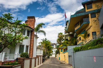 Fototapeta na wymiar Houses on Way Lane in Corona del Mar, California.