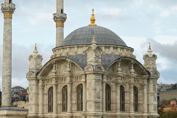 Fototapeta na wymiar Palace in Bosphorus strait