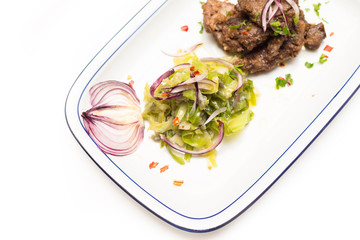 Contorno di cavolo bollito e carne di agnello in salsa
