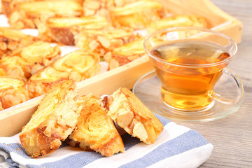 Tea and almonds crackers