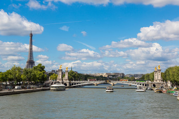 Fototapeta premium Eiffel Tower and bridge Alexandre III