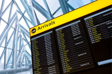 Photo sur Aluminium Europe centrale Enregistrement, panneau d& 39 information de départ et d& 39 arrivée de l& 39 aéroport