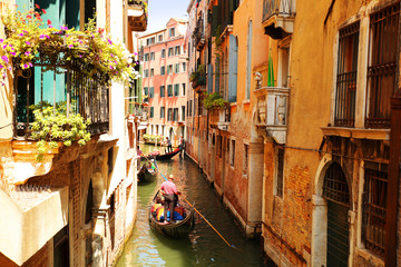 Venise. Canal avec gondoles, Italie
