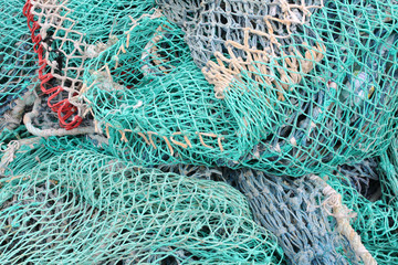 Filets de pêche en tas