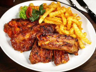Spare Ribs mit Pommes Frites