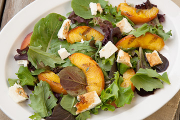 Grilled Peach and Mozzarella Salad