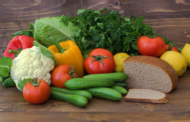 Vegetables and bread.