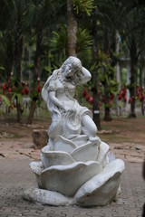Fototapeta premium statue of girl