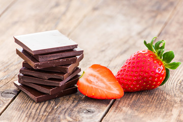 Ripe strawberries and dark chocolate, spices.
