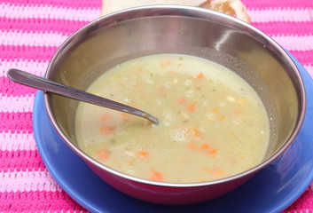 Erbsensuppe mit Speck