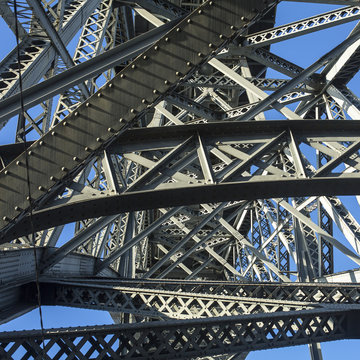 Bottom view of metalworks famous Dom Luis I Bridge in Porto. © De Visu