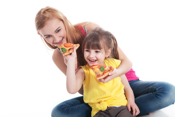 M&auml;dchen essen Pizza und haben Spa&szlig; Portr&auml;t