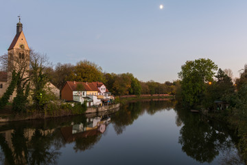 Fototapeta na wymiar Mondschein über der Saale in Merseburg