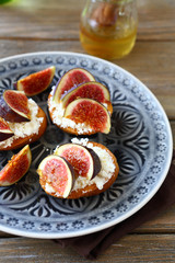 Bruschetta with figs on a plate