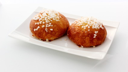 2 viennoiserie au sucre