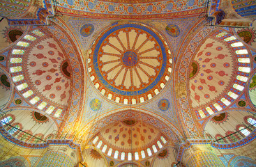 Fototapeta na wymiar Inside the islamic Blue mosque in Istanbul, Turkey