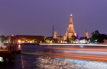 Obraz premium Wat Arun Ratchawararam Ratchawaramahawihan or Wat Arun 