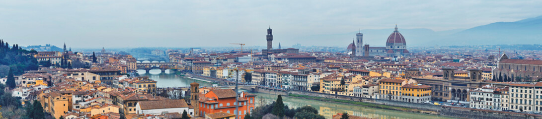 Obraz premium Panoramic view of Arno River