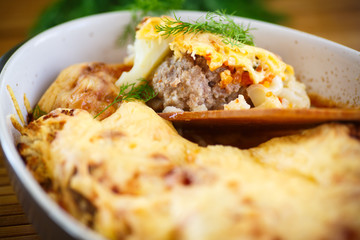 cauliflower baked with meatballs