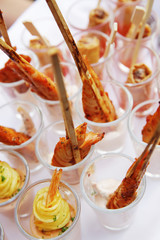fingerfood bei einer hochzeitsfeier