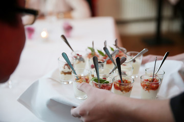 dessertbuffet bei einer hochzeit