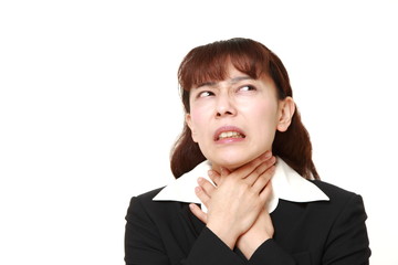 扁桃腺が腫れてしまったビジネスウーマン