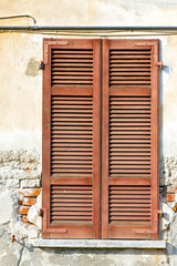 red window  varano  i palaces italy      sunny day     venetian