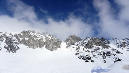 Fototapeta na wymiar snow mountains for skiing in Innsbruck
