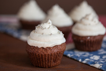 Chocolate cupcakes with cream cheese frosting