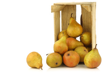 cooking pears "Gieser Wildeman" in a wooden crate