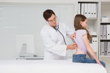 Fototapeta premium Doctor examining little girl