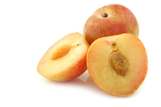 Fresh pluot (Prunus salicina x armeniaca) and a cut one