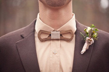 The original wooden bow tie