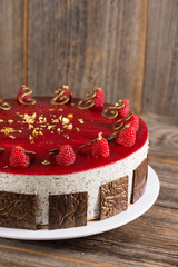 Himbeer-Mohn-Amaretto-Mousse Torte