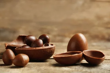 Zelfklevend Fotobehang Chocolate Easter Eggs on wooden background © Africa Studio