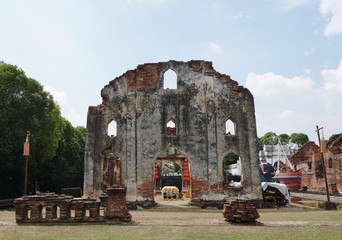 Fototapeta na wymiar Historical ruins in Lopburi, Thailand