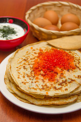 Блины с икрой и сметаной