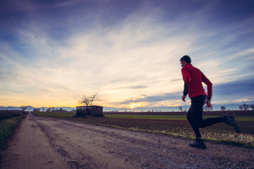 Fototapeta na wymiar man running in the countryside