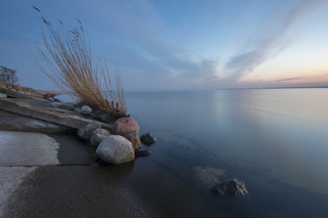 Zachód słońca nad jeziorem © Mike Mareen