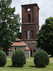 Kraenzlin-Dorfkirche-seitlich