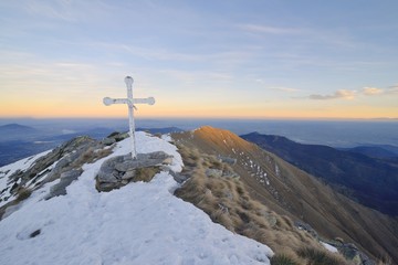 Fototapeta na wymiar Summit cross, italian Alps