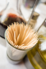 Stuzzicadenti nel portastecchini