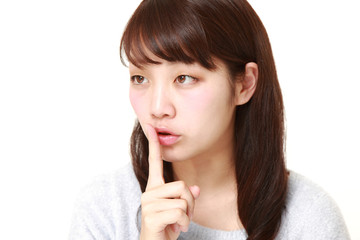 Naklejka premium 内緒にする女性