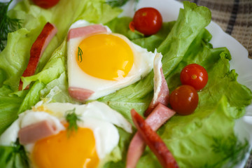 fried eggs with sausage and tomato