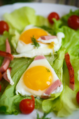 fried eggs with sausage and tomato