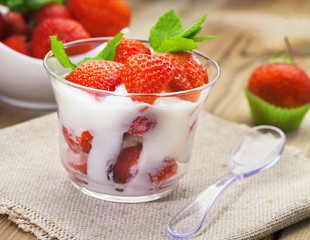 Erdbeeren und Joghurt