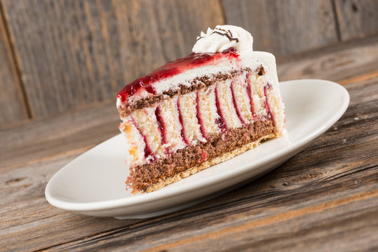 Preiselbeer-Sahne Torte